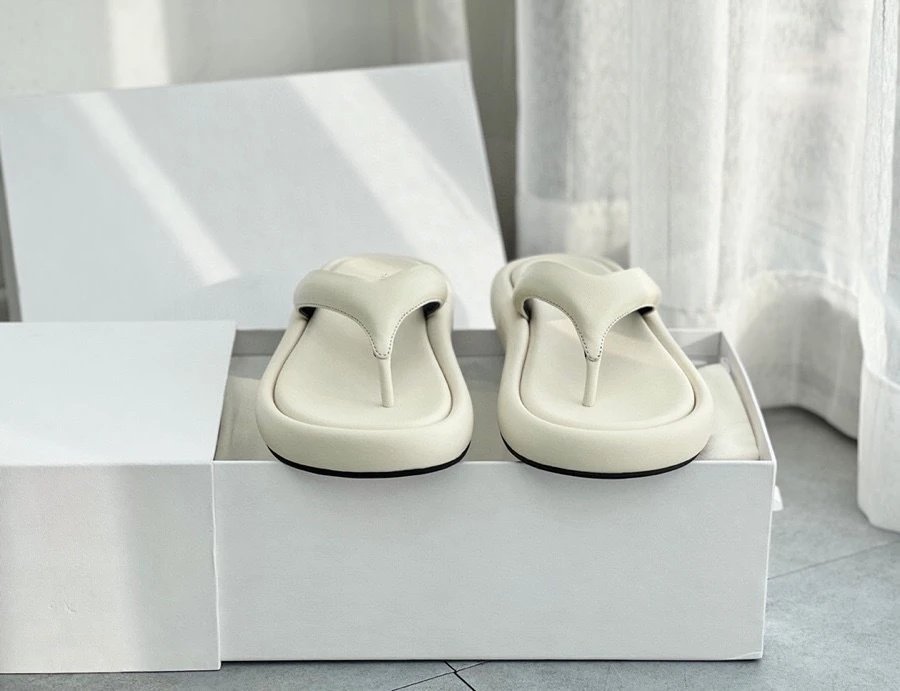 Design Chunky Flip-Flop Black Slippers - 26