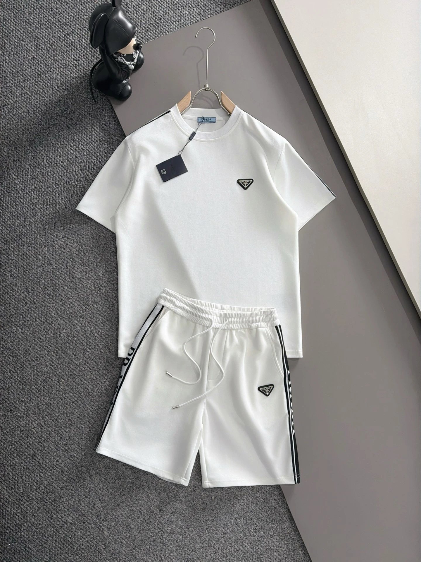 Balenciaga Matching Sets Short-Sleeve T-Shirt and Drawstring Shorts Set — H506