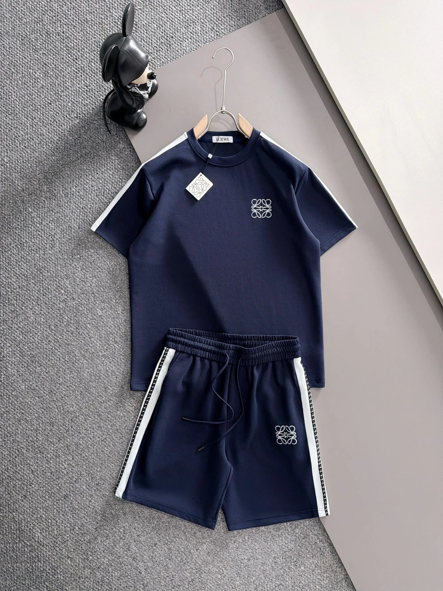 Balenciaga Matching Sets Short-Sleeve T-Shirt and Drawstring Shorts Set — H514