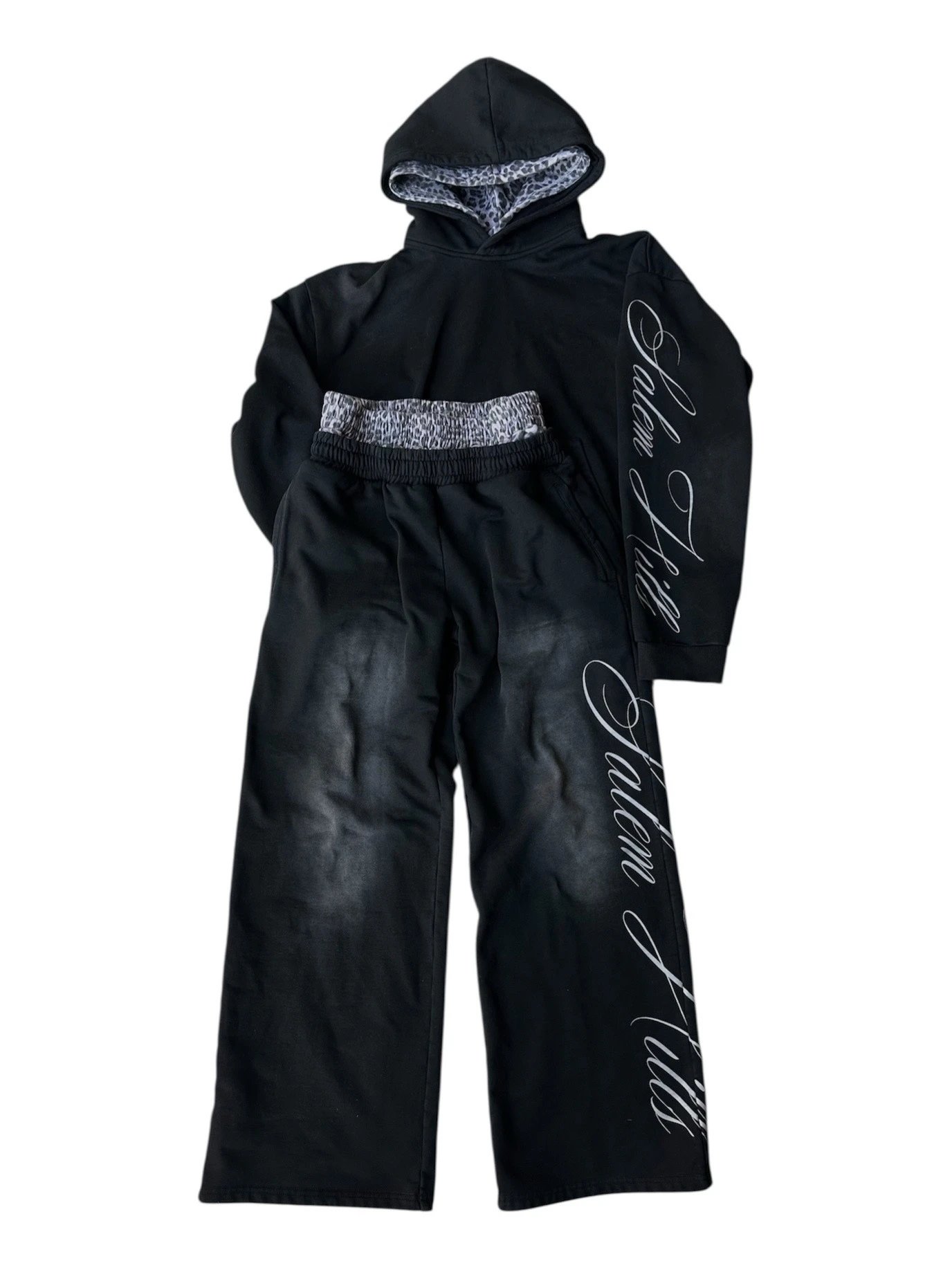 Salem Hills Leopard Liner Faded Cursive Tracksuit - zdjęcie produktu (rep) w bazie UsFind