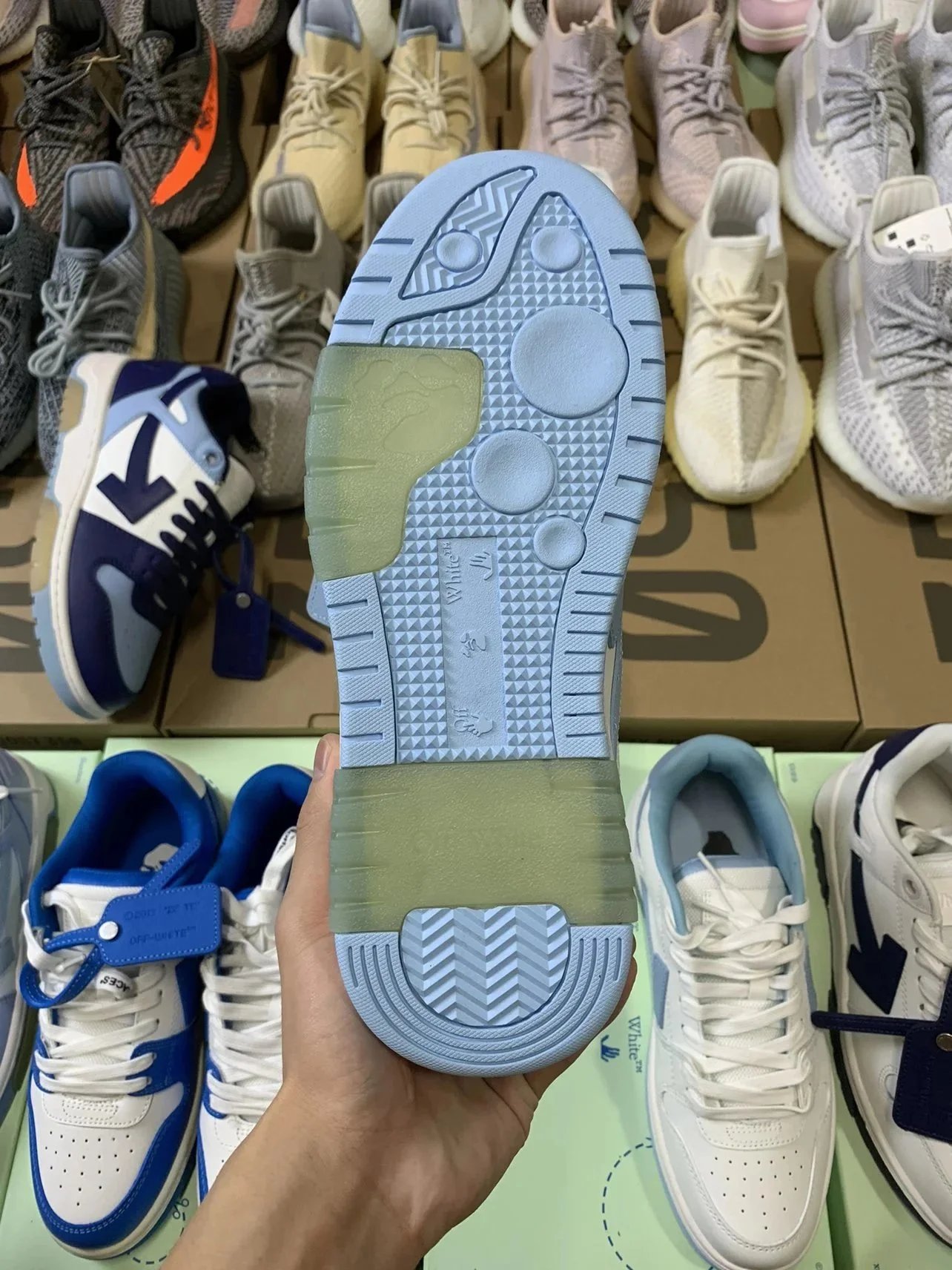 Off-White Sneakers Out Of Office low-top arrow image 7