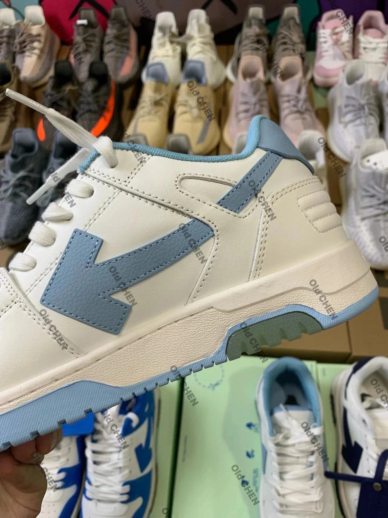 Off-White Sneakers Out Of Office low-top arrow image 12