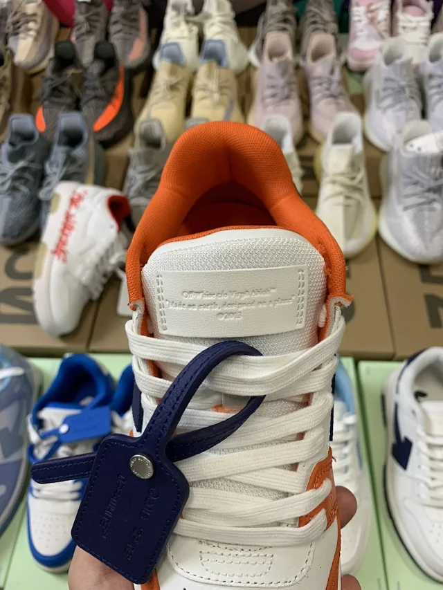 Off-White Sneakers Low-top arrow with zip-tie tag product detail image 24