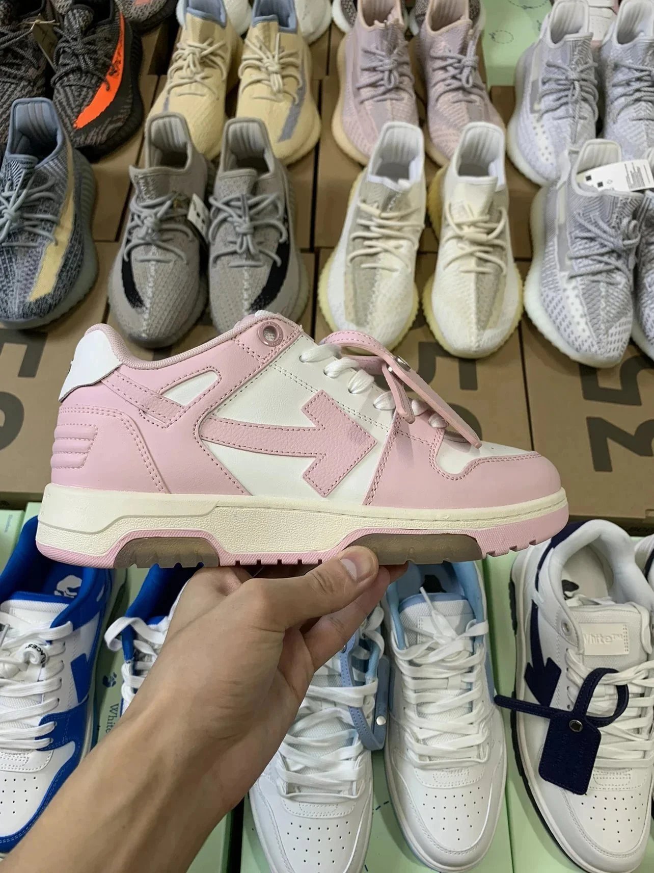 Off-White Sneakers Low-top lace-up with arrow appliqué and detachable lace tag image 3