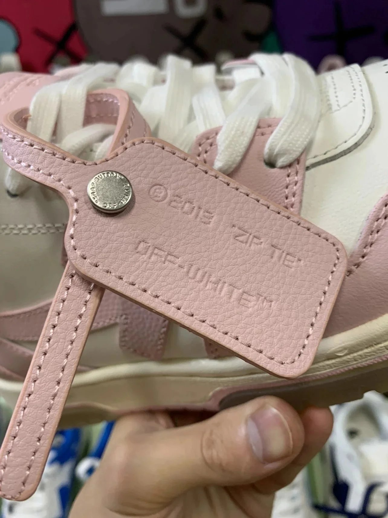 Off-White Sneakers Low-top lace-up with arrow appliqué and detachable lace tag image 11