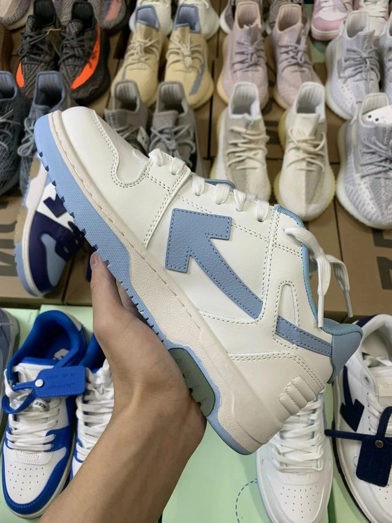 Off-White Sneakers Out Of Office low-top arrow image 6