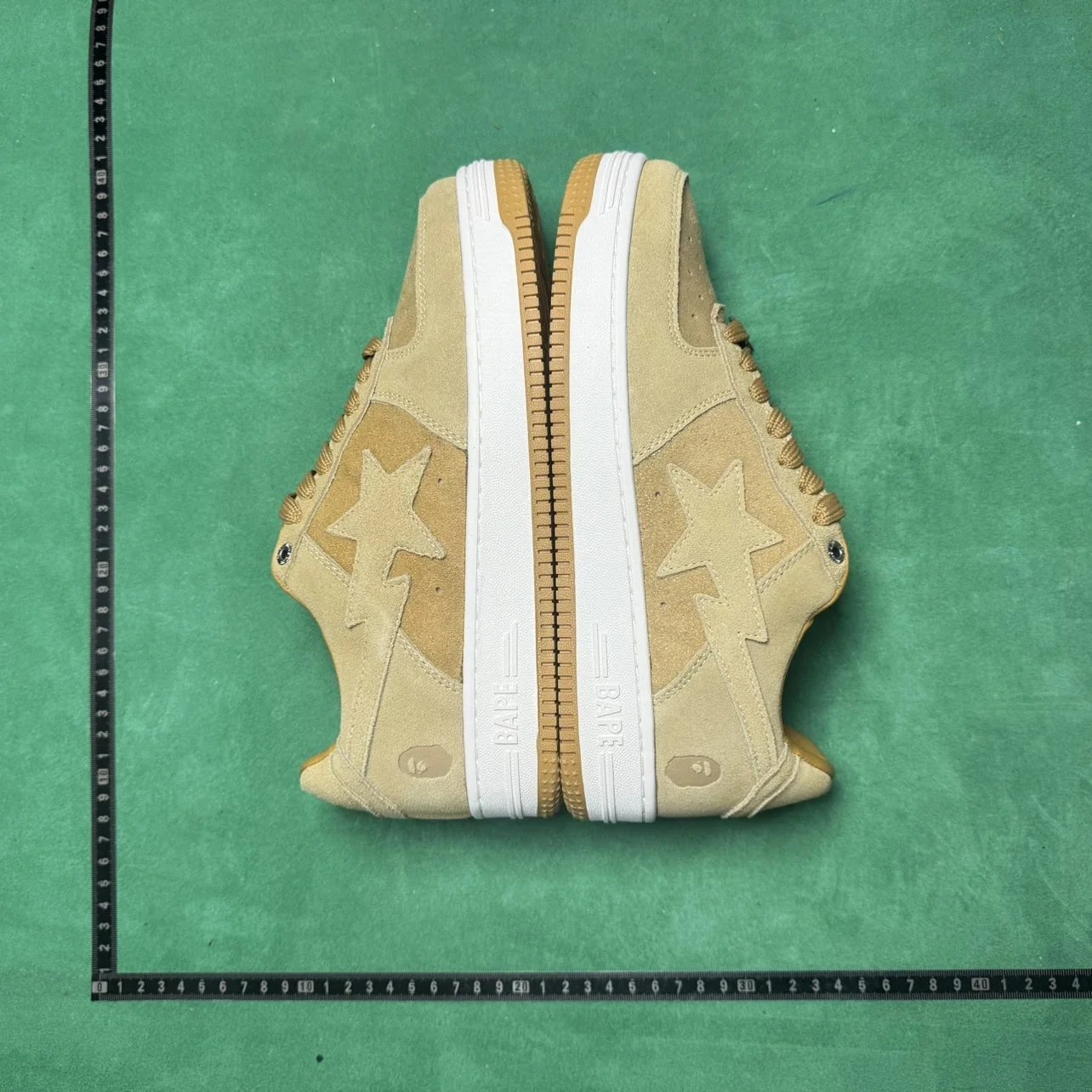 BAPE Sneakers Low-Top Shark and Star Graphic image 10