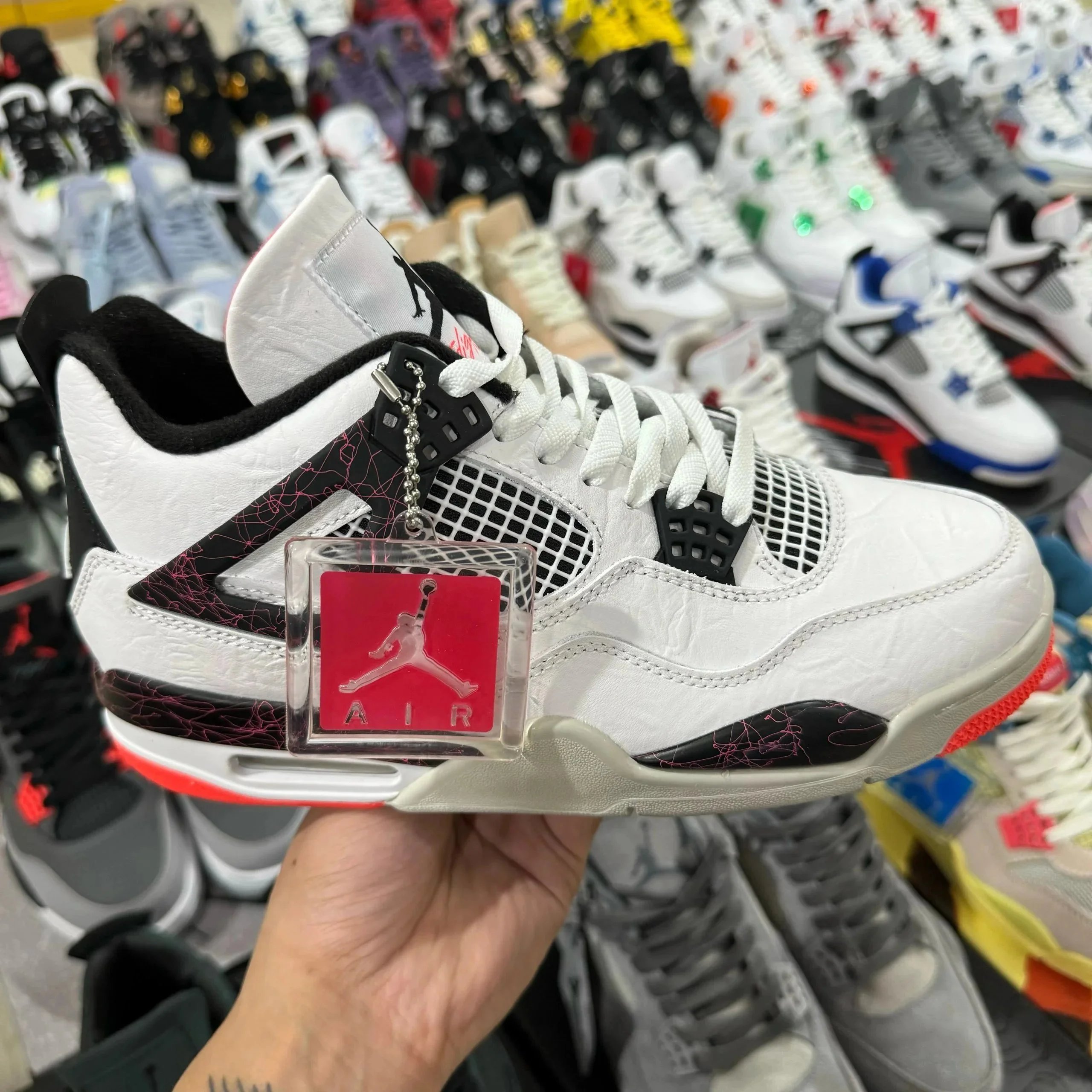 Jordan Sneakers Air 4 — Hot lava