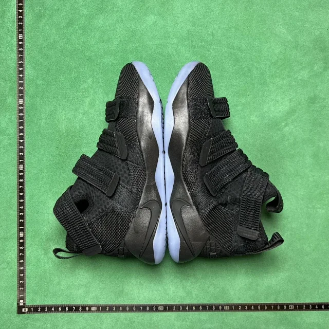 Nike Sneakers LeBron Soldier 11 Basketball product detail image 2