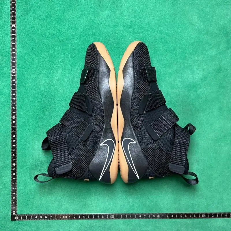 Nike Sneakers LeBron Soldier 11 Basketball — 3