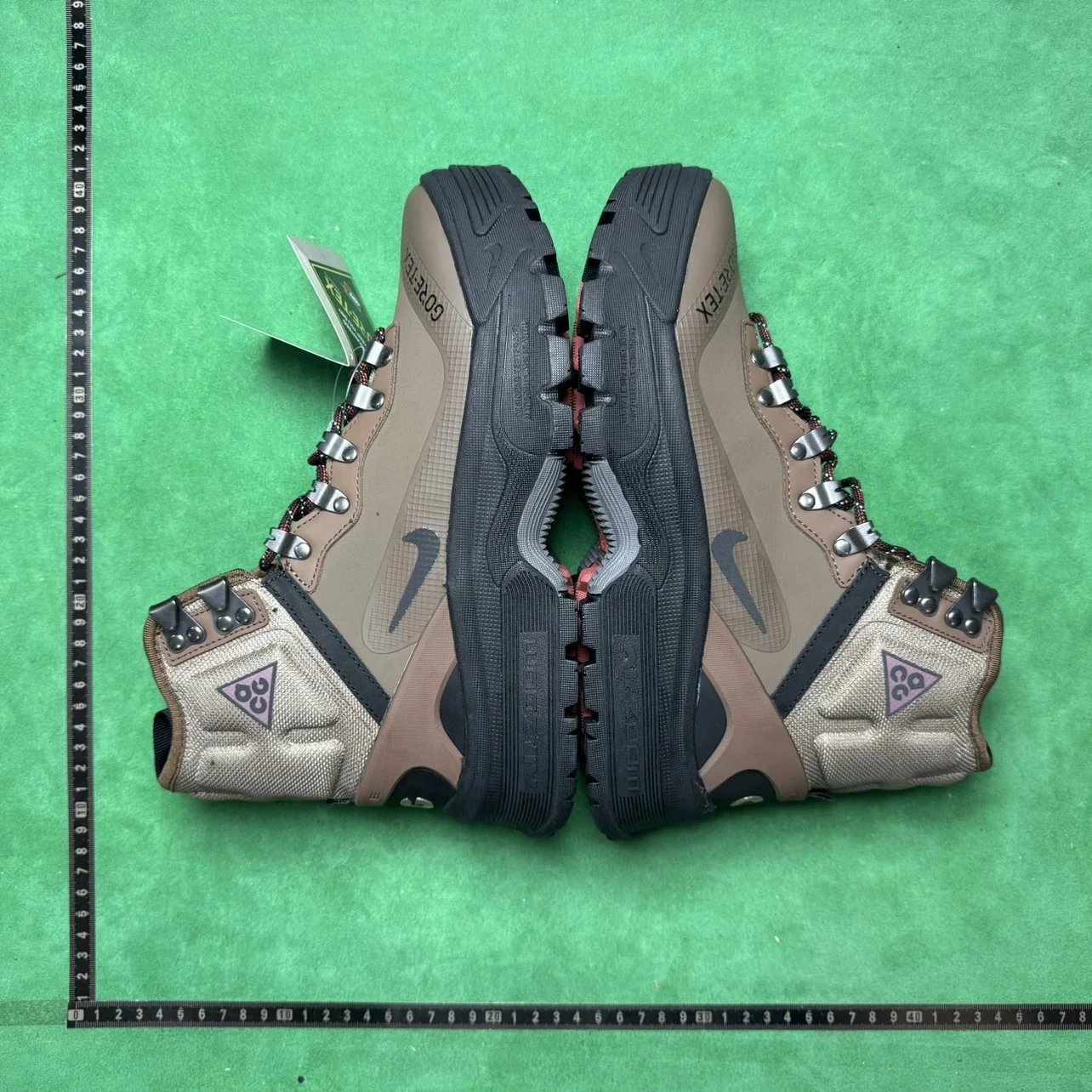 Nike Boots ACG GORE-TEX hiking image 2