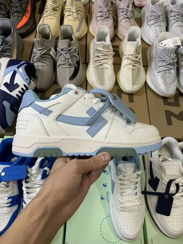 Off-White Sneakers Out Of Office low-top arrow product detail image 2