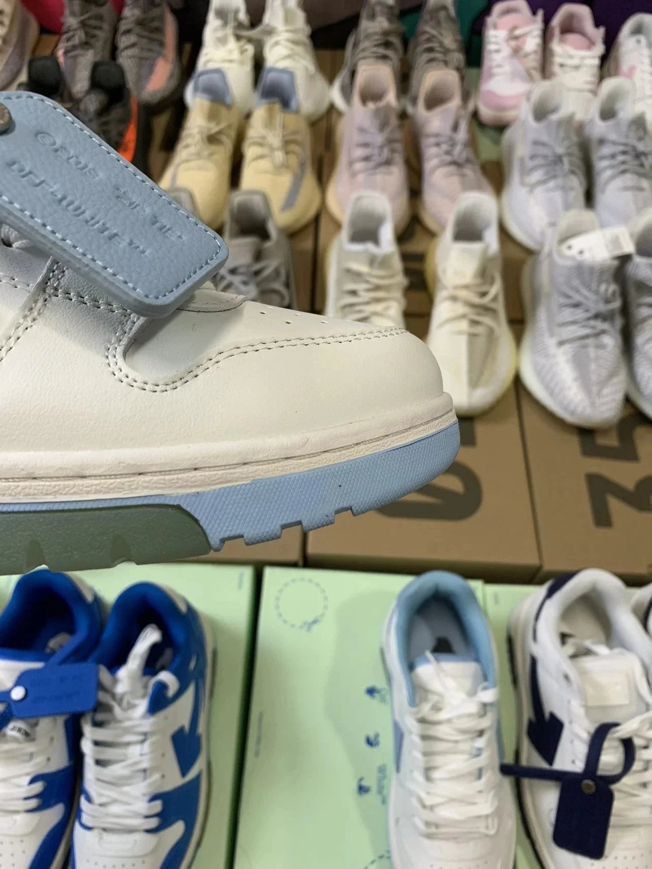 Off-White Sneakers Out Of Office low-top arrow image 9