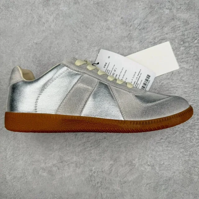 Unbranded Sneakers Low-top lace-up with suede overlays and gum soles product detail image 4