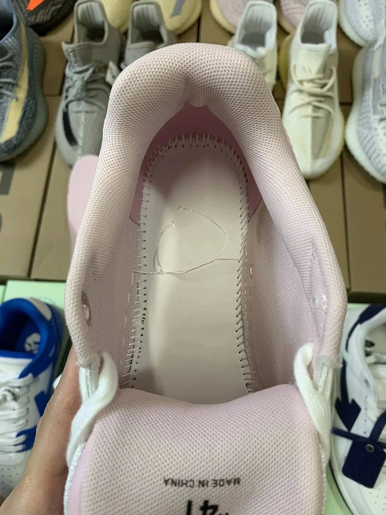 Off-White Sneakers Low-top lace-up with arrow appliqué and detachable lace tag image 14
