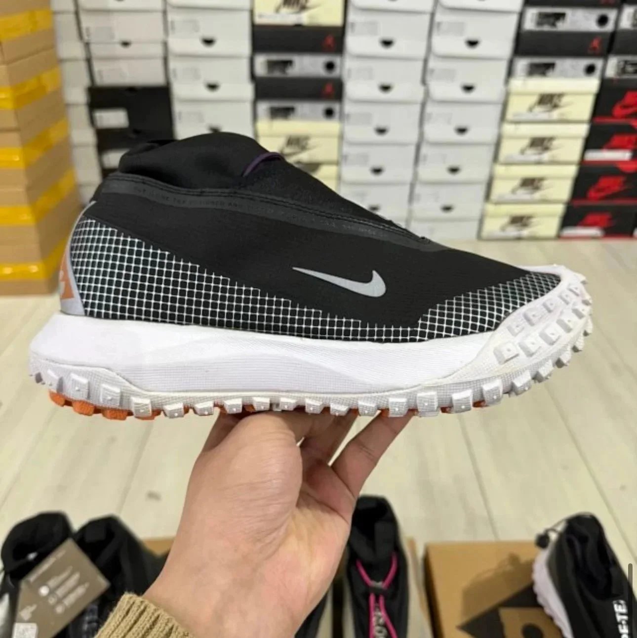 Nike Boots ACG Mountain Fly GORE-TEX — Black, gray, and orange