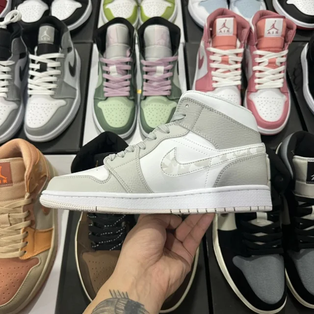 Nike Sneakers Air Jordan 1 Mid product detail image 19