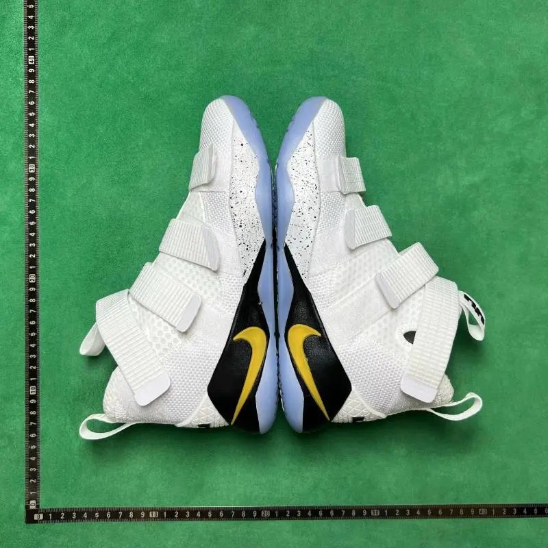 Nike Sneakers LeBron Soldier 11 Basketball — 8