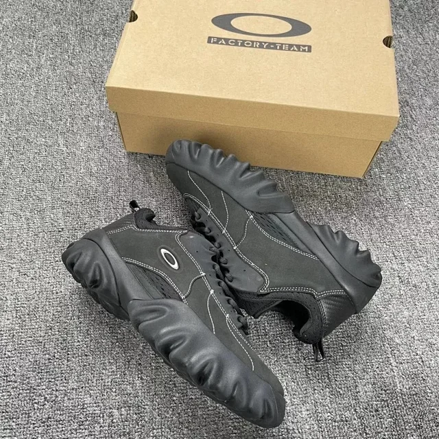 Oakley Sneakers Low-Top with Sculpted Sole product detail image 9