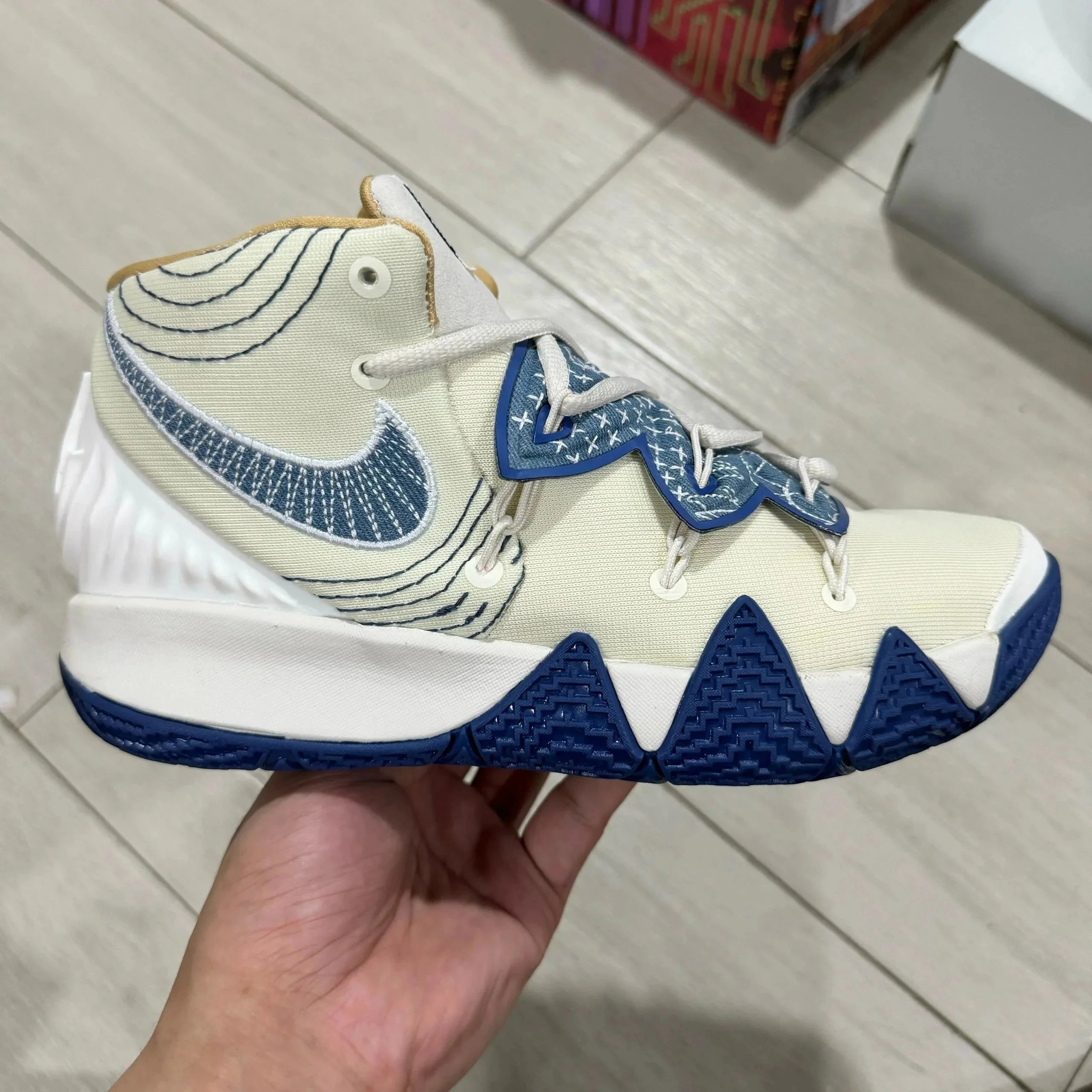 Nike Sneakers Kyrie 6 high-top basketball — White and blue