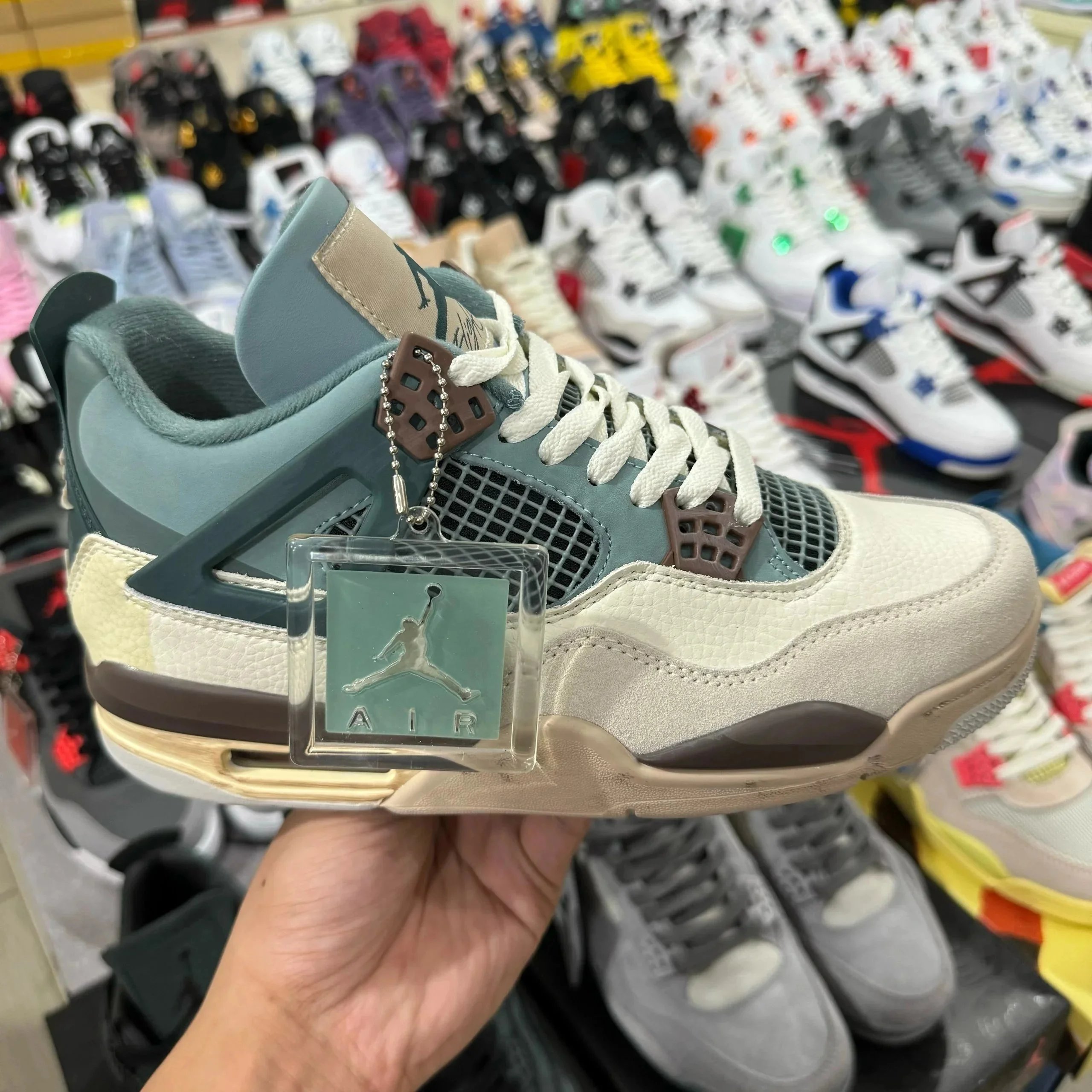 Jordan Sneakers Air 4 — Kabigon