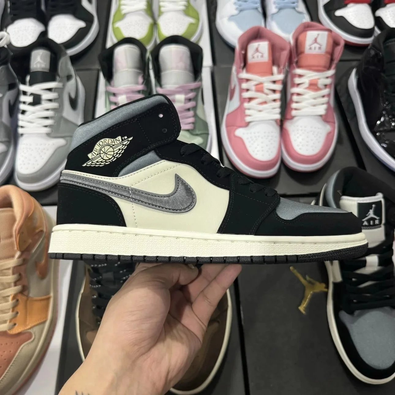 Nike Sneakers Air Jordan 1 Mid image 14