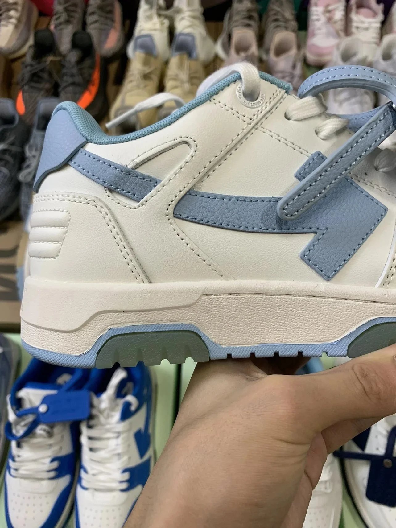 Off-White Sneakers Out Of Office low-top arrow image 8