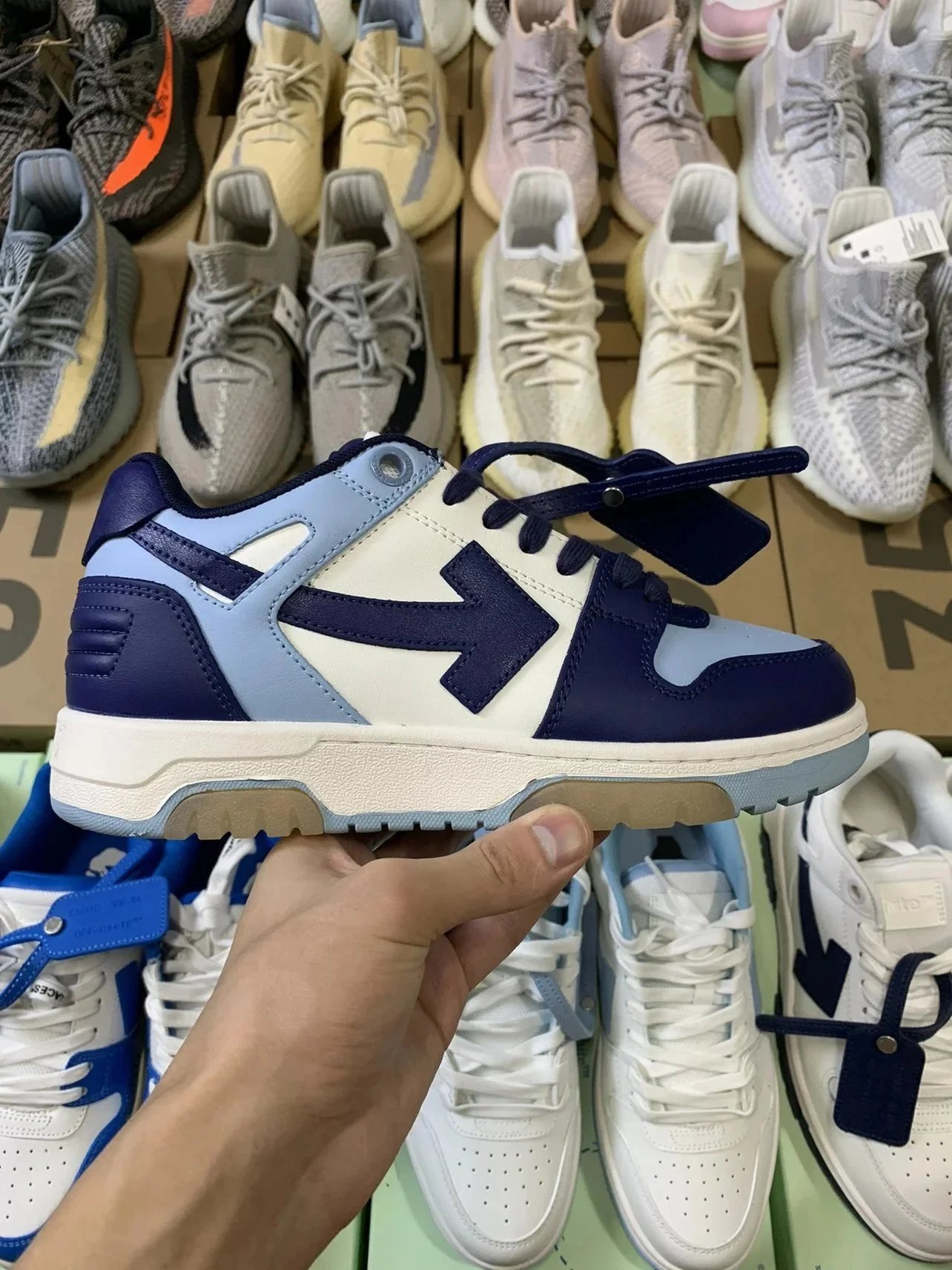 Off-White Sneakers Out Of Office low-top arrow image 13
