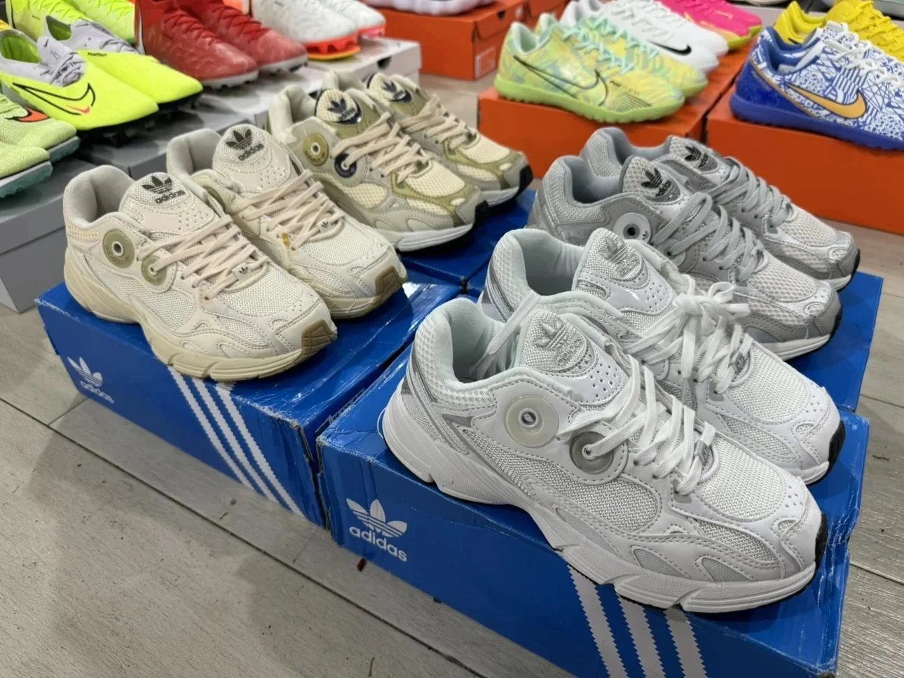 Adidas Sneakers Astir image 2