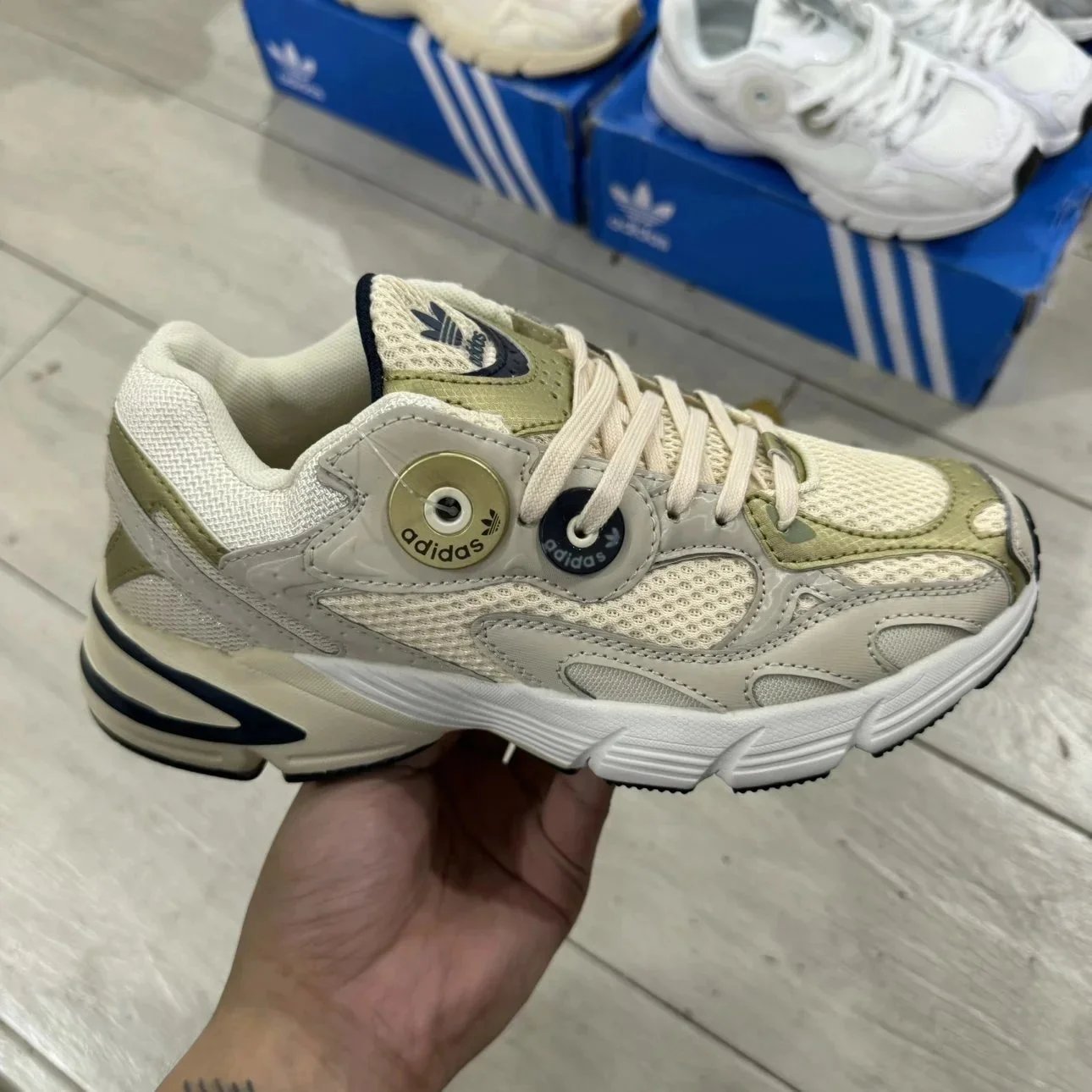 Adidas Sneakers Astir image 6