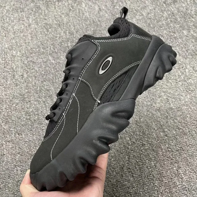 Oakley Sneakers Low-Top with Sculpted Sole product detail image 4