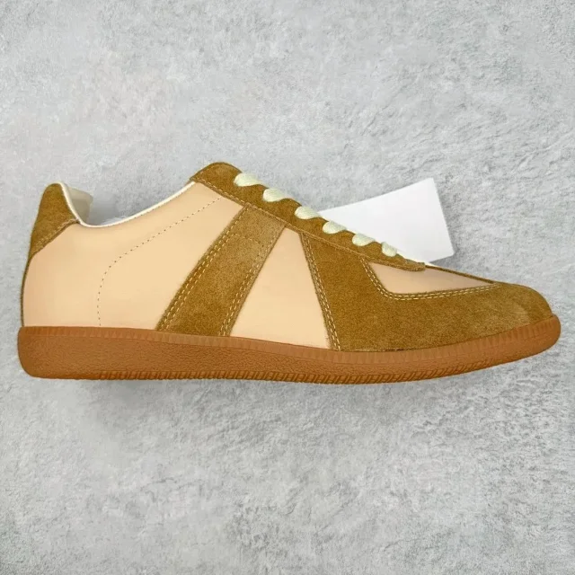 Unbranded Sneakers Low-top lace-up with suede overlays and gum soles product detail image 2