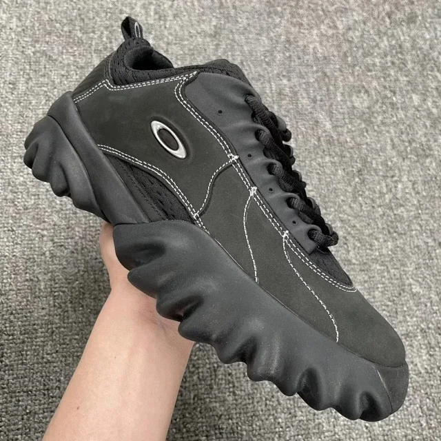 Oakley Sneakers Low-Top with Sculpted Sole product detail image 2