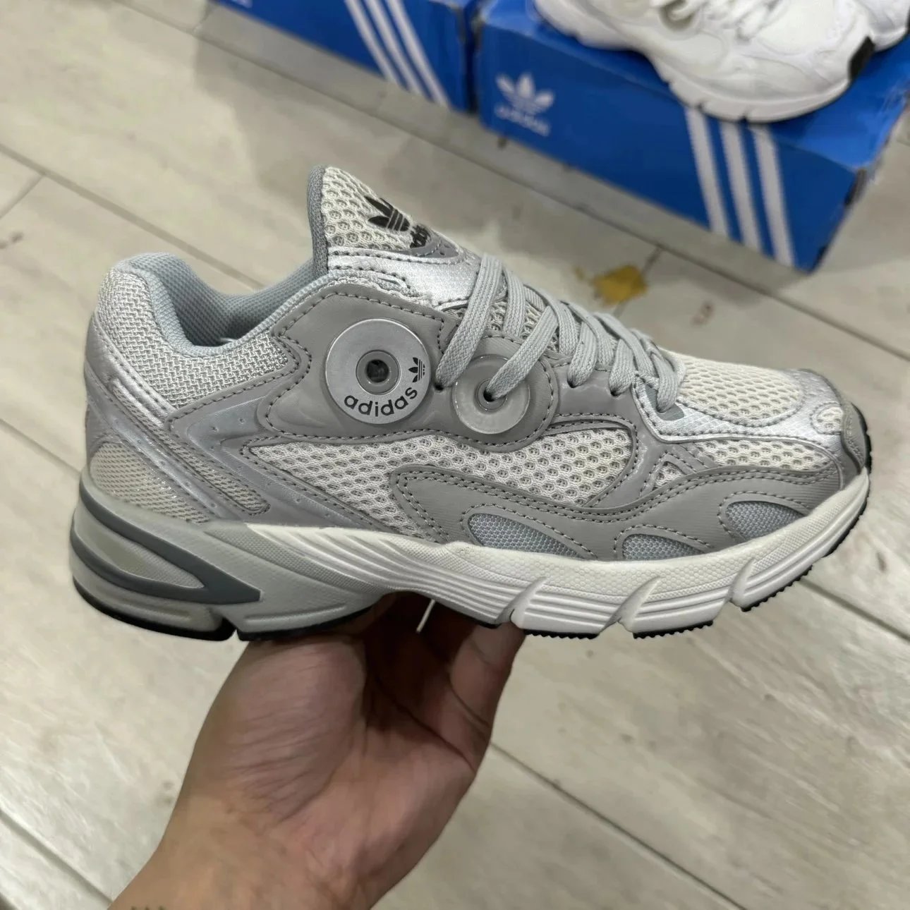 Adidas Sneakers Astir image 4