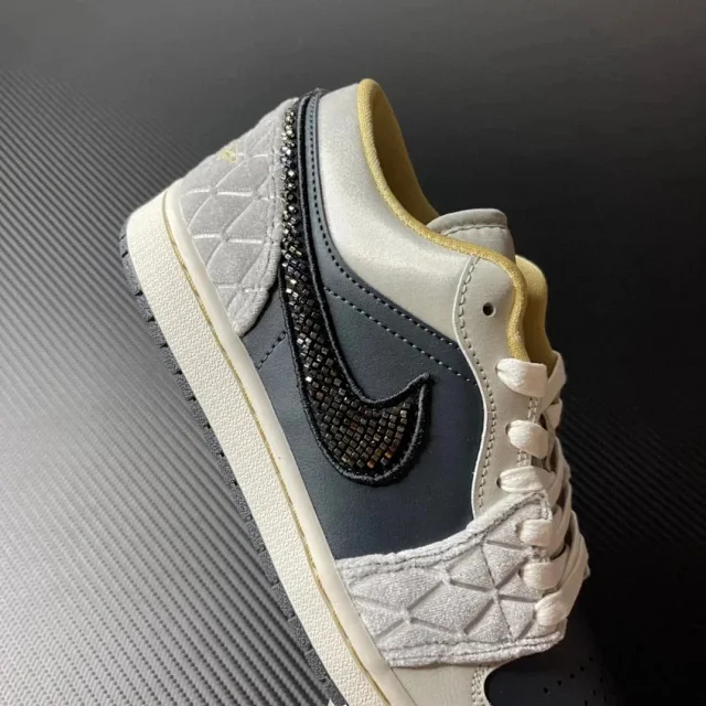 Nike Sneakers Air Jordan 1 Low product detail image 40