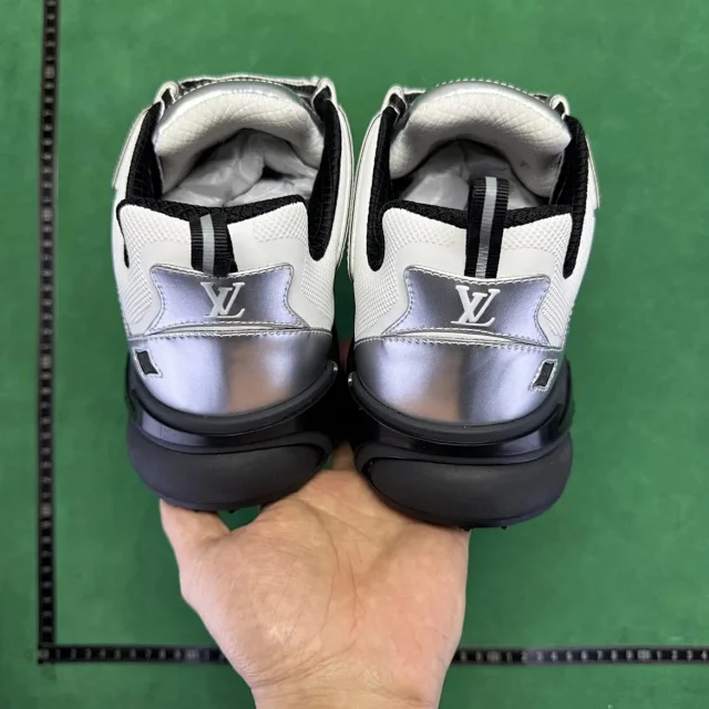 Louis Vuitton Sneakers Low-Top Chunky product detail image 8