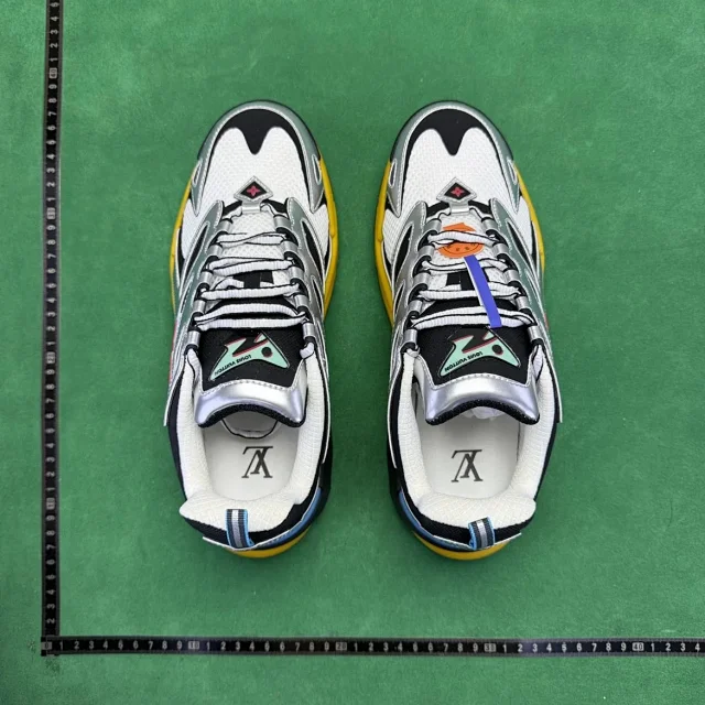 Louis Vuitton Sneakers Low-Top Chunky product detail image 32