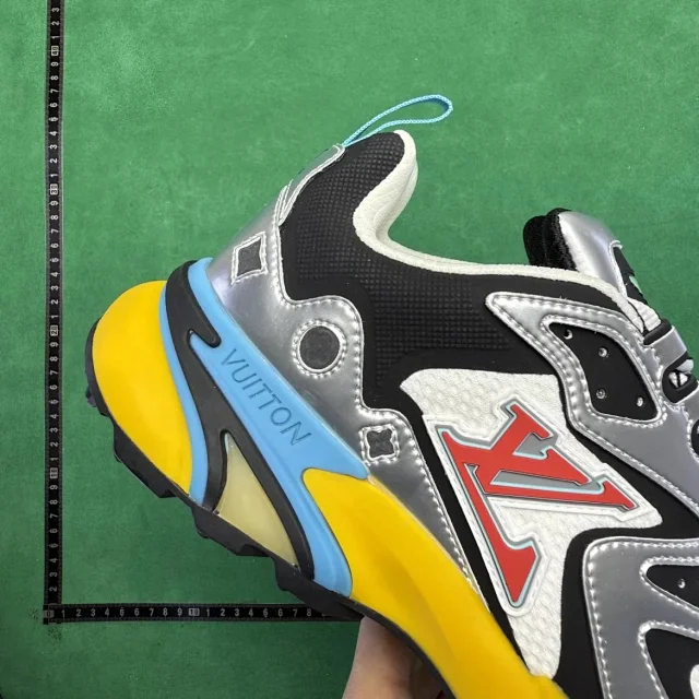 Louis Vuitton Sneakers Low-Top Chunky product detail image 35
