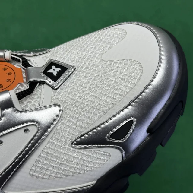 Louis Vuitton Sneakers Low-Top Chunky product detail image 14