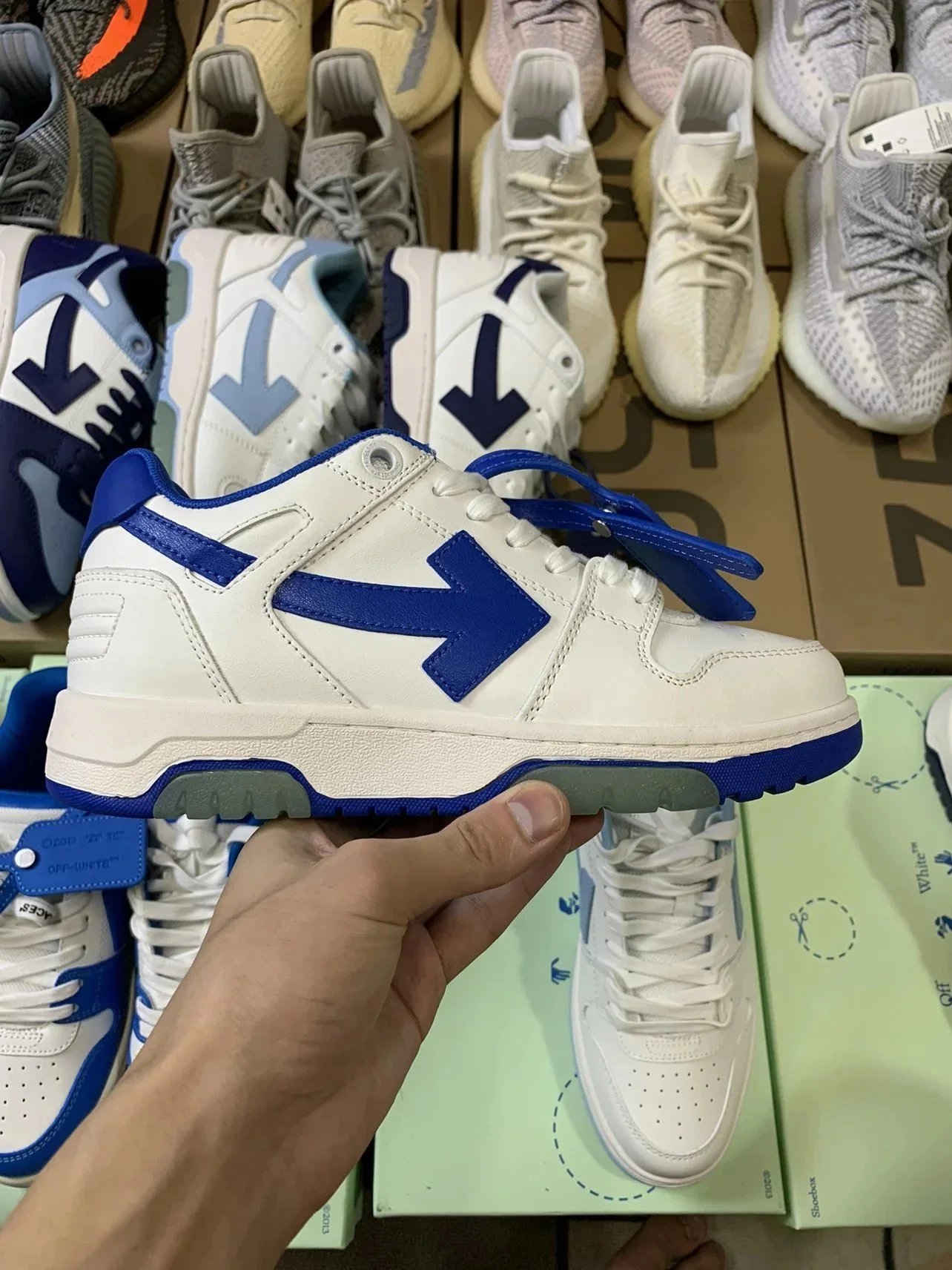 Off-White Sneakers Out Of Office low-top arrow image 15