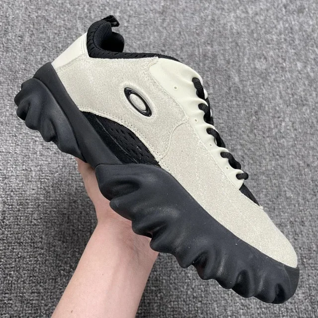 Oakley Sneakers Low-Top with Sculpted Sole product detail image 11
