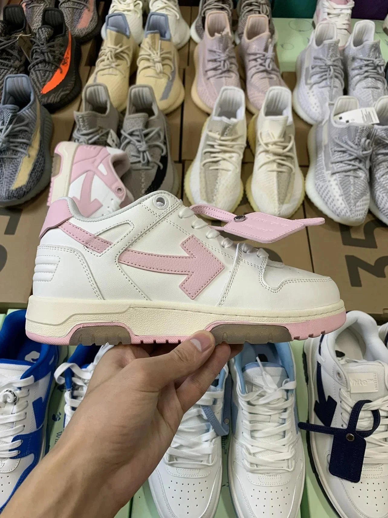 Off-White Sneakers Low-top lace-up with arrow appliqué and detachable lace tag image 15