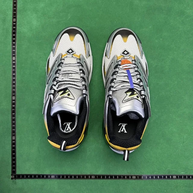Louis Vuitton Sneakers Low-Top Chunky product detail image 23