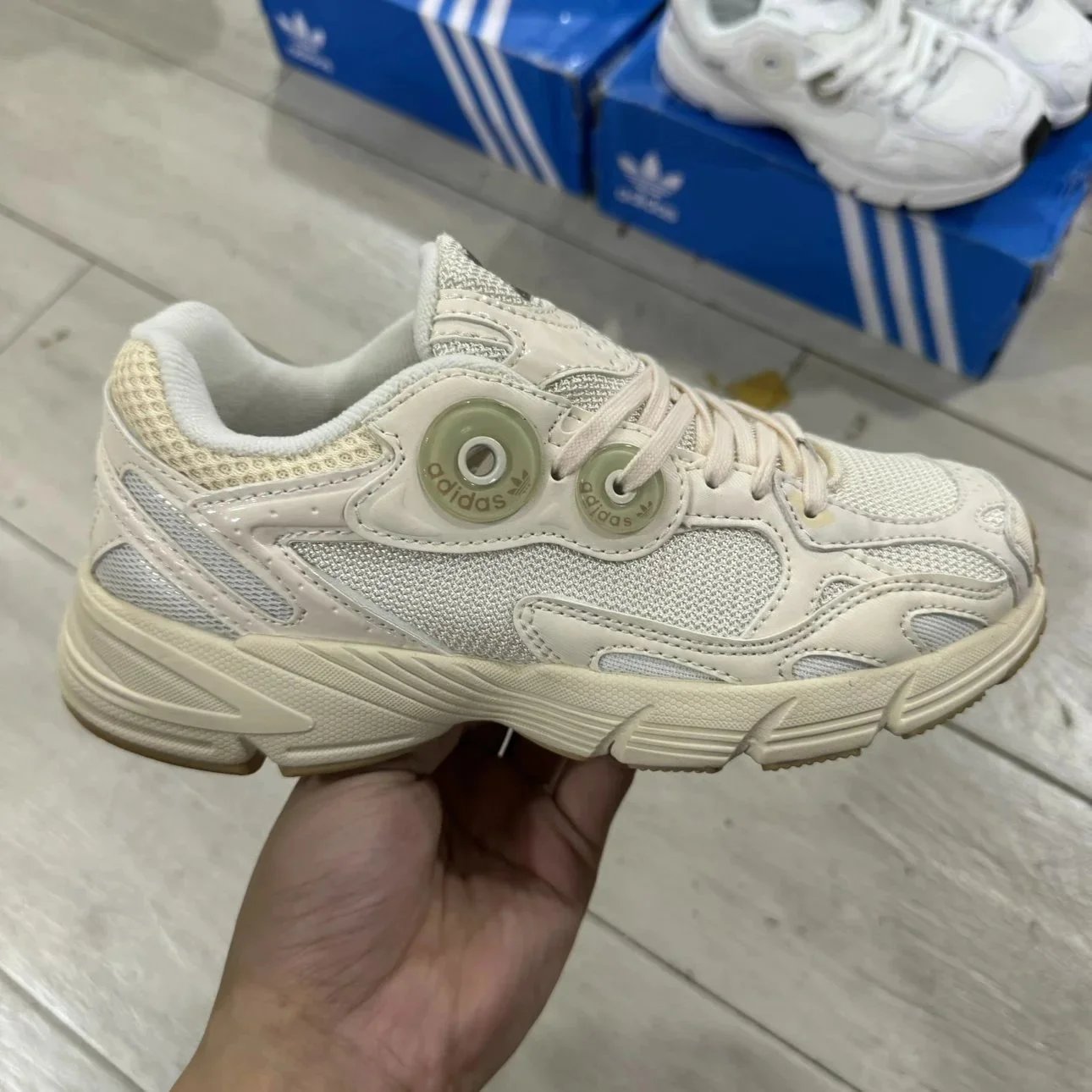 Adidas Sneakers Astir image 5