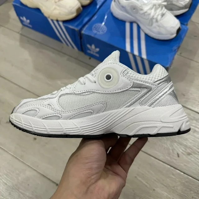 Adidas Sneakers Astir product detail image 3