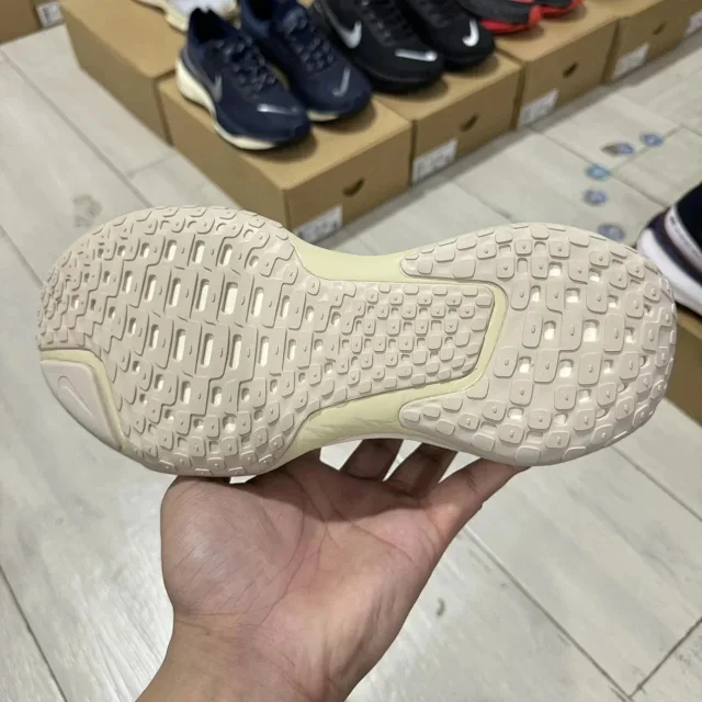 Nike Sneakers Invincible Run 3 product detail image 5