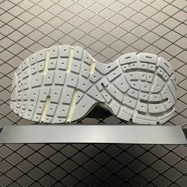 Balenciaga Sneakers 3XL mesh-overlay product detail image 24