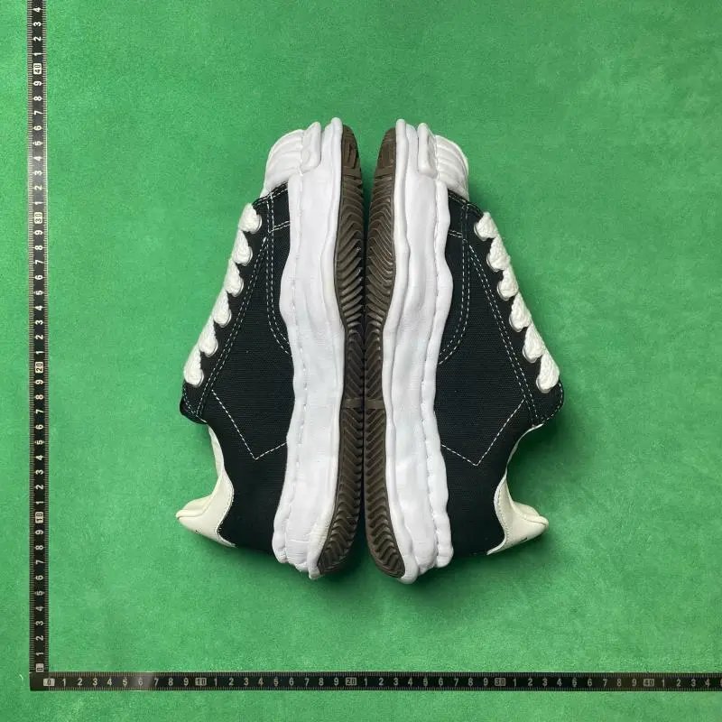 MMY BLAKEY Sneakers Low-Top Wavy-Sole Lace-Up — No. 13 Shell Black and White A06FW704