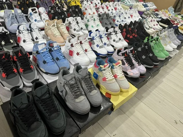 Jordan Sneakers Air 4 product detail image 1