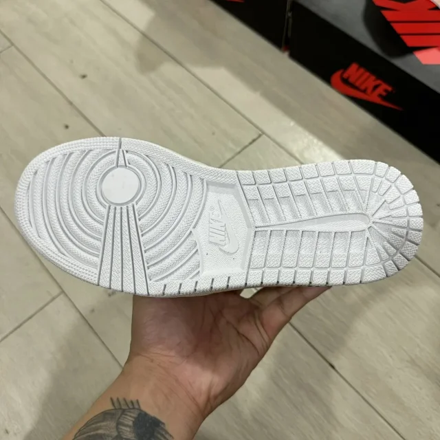 Nike Sneakers Air Jordan 1 High OG product detail image 27